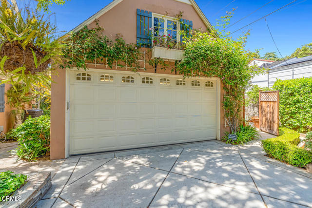110 Glen Summer Road, Pasadena CA: https://media.crmls.org/mediaz/4119077c-380a-4453-a3ae-1dfc0f790dc4.jpg