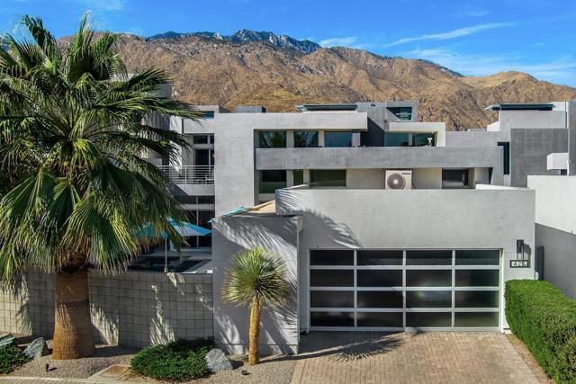 425 Suave Lane, Palm Springs CA: https://media.crmls.org/mediaz/411931d1-ec96-4bf3-a47e-e35769697b93.jpg
