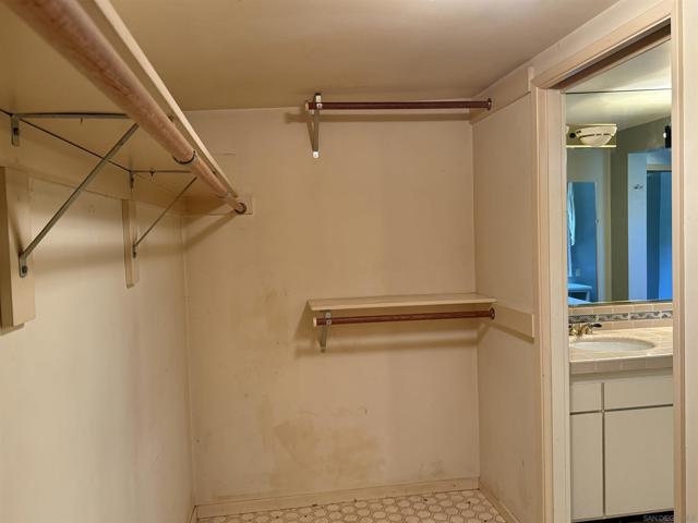 6056 Winfield Ave, La Mesa CA: https://media.crmls.org/mediaz/4119609a-8948-49ca-ab19-7aa05b751aa0.jpg