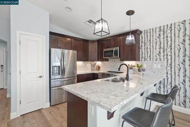 304 Birch Ridge Dr, Rio Vista CA: https://media.crmls.org/mediaz/4119dcc5-a72a-45ee-95f5-0cb75b390fd0.jpg