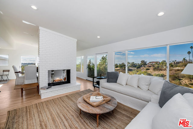 5761 Calpine Drive, Malibu CA: https://media.crmls.org/mediaz/411a1560-95bf-4d34-9ff5-59277c75f0aa.jpg