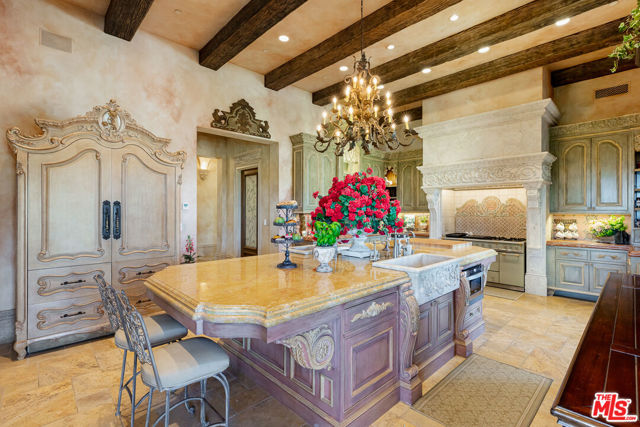 25305 Prado De La Felicidad, Calabasas CA: https://media.crmls.org/mediaz/411a2e3b-33e5-49be-847f-308670a3b3c2.jpg