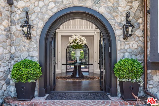 5076 Island Forest Place, Westlake Village CA: https://media.crmls.org/mediaz/411a4c7a-1a5a-423a-945e-d7966f56319a.jpg