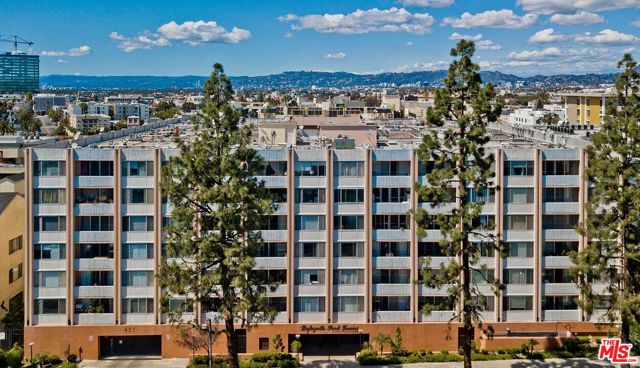 421 S La Fayette Park Place, Los Angeles CA: https://media.crmls.org/mediaz/411ad822-4295-4f4c-b7dc-5b44b9ae2ec6.jpg
