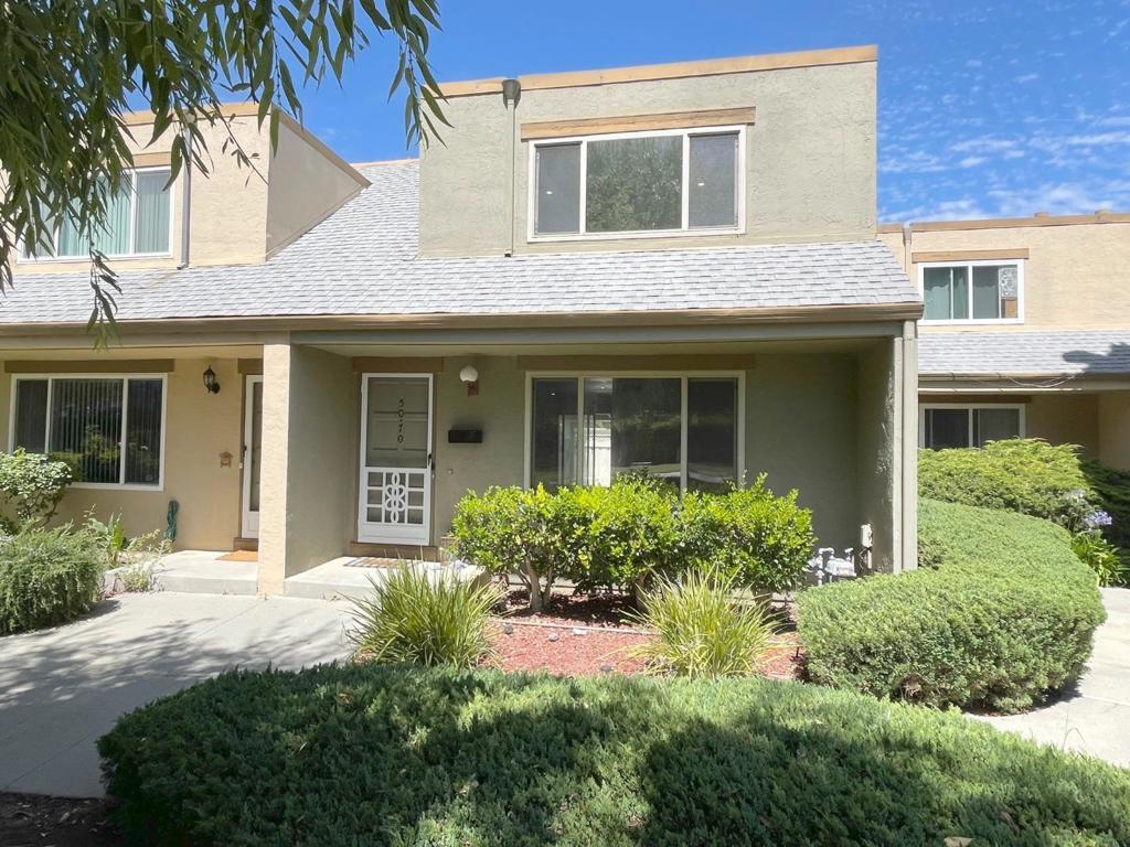 5070 Plaza Corona