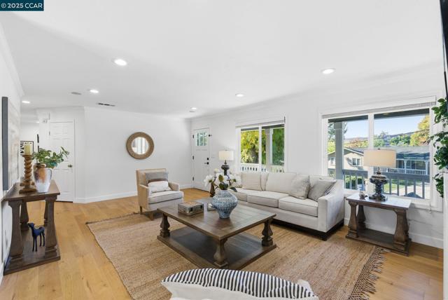 198 Pulido Rd, Danville CA: https://media.crmls.org/mediaz/411b0423-f667-478e-968f-cebe3e2b5a36.jpg