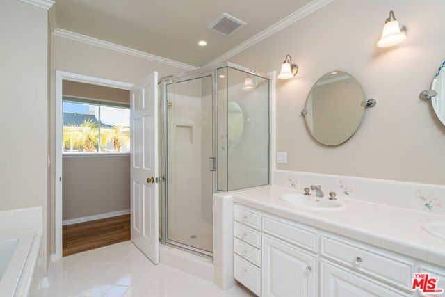 14972 CAMAROSA Drive, Pacific Palisades CA: https://media.crmls.org/mediaz/411b0f3a-5247-459f-977e-fb9bfd40e395.jpg