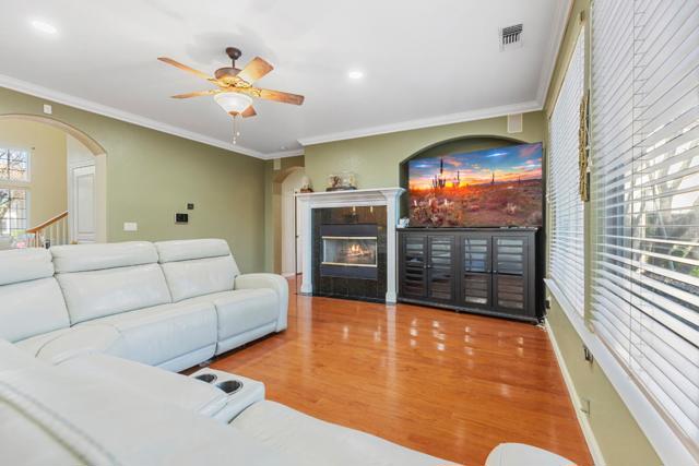 4008 Cortona Drive, Modesto CA: https://media.crmls.org/mediaz/411b7bcd-4b2e-449b-a846-6bc575cbd23e.jpg