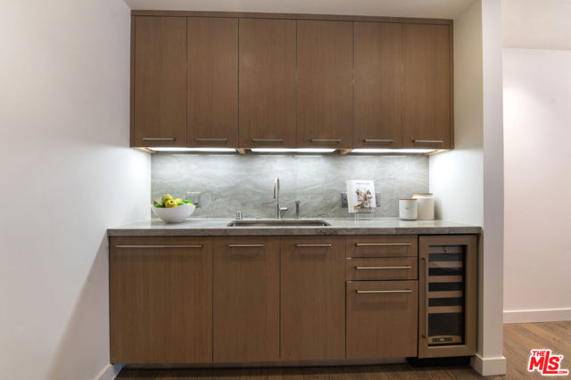 1755 Ocean Avenue, Santa Monica CA: https://media.crmls.org/mediaz/411b903a-0ff6-4215-9c72-bd7bf6f9cf76.jpg