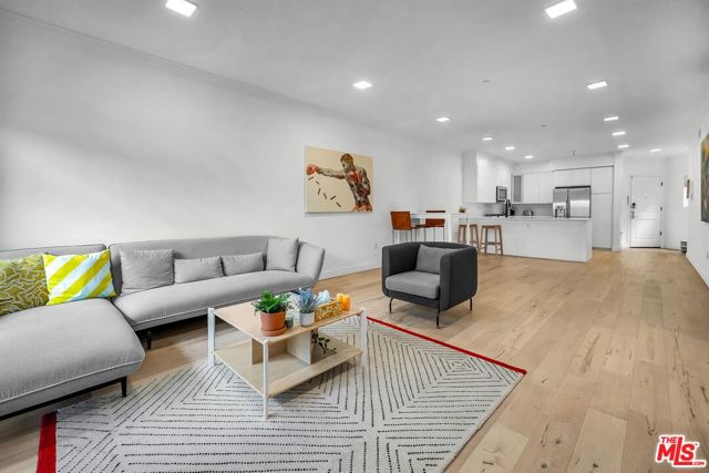 214 S Alexandria Avenue, Los Angeles CA: https://media.crmls.org/mediaz/411badd8-183e-41c9-963e-e365000cb629.jpg