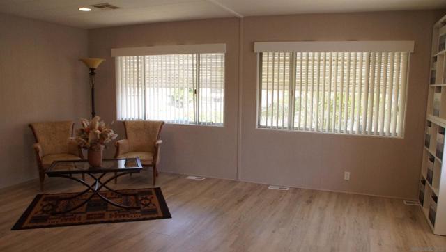 955 Howard Ave, Escondido CA: https://media.crmls.org/mediaz/411be1d5-323a-4bd1-8469-2d1209a19d18.jpg