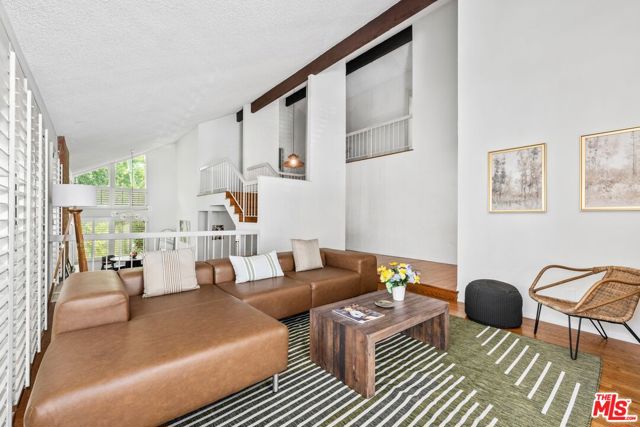 2801 Woodwardia Drive, Los Angeles CA: https://media.crmls.org/mediaz/411bf09d-4c72-4586-94e4-cfa09c070e10.jpg