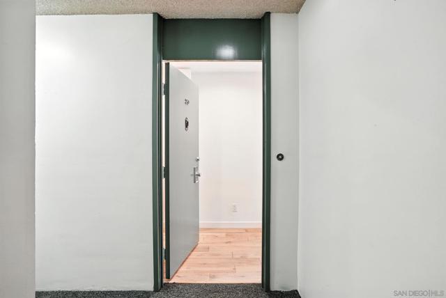 222 Quince St, San Diego CA: https://media.crmls.org/mediaz/411c225f-a590-49c8-99c7-f97e0720b54b.jpg