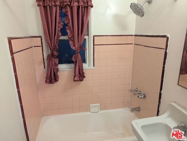 8472 S Main Street, Los Angeles CA: https://media.crmls.org/mediaz/411d5ef3-d661-47fc-b1a3-417d8a95e9db.jpg