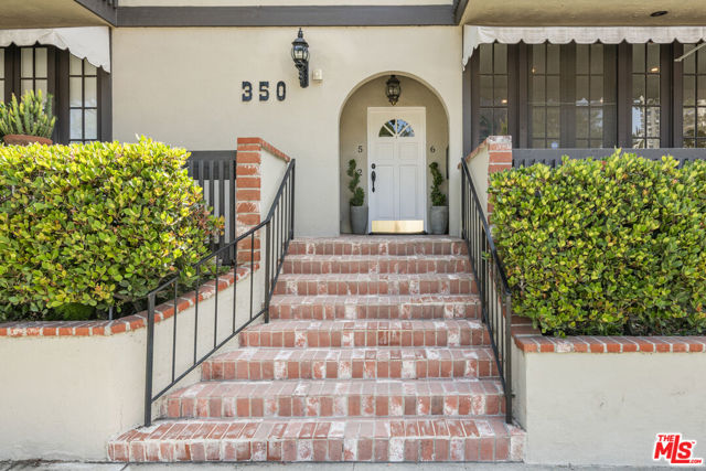 350 S Spalding Drive, Beverly Hills CA: https://media.crmls.org/mediaz/411d6648-8762-4a18-b26c-c086232bd5db.jpg