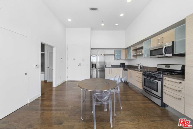 1234 Wilshire Boulevard, Los Angeles CA: https://media.crmls.org/mediaz/411e2c82-346d-4a6d-bb91-9c530fa5d8ad.jpg