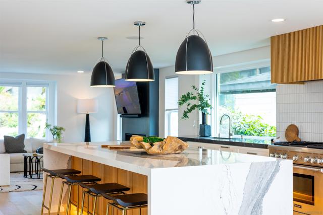 7570 Cabrillo Ave, La Jolla CA: https://media.crmls.org/mediaz/411e4397-5592-4a20-b6d4-ddf0fe35056a.jpg