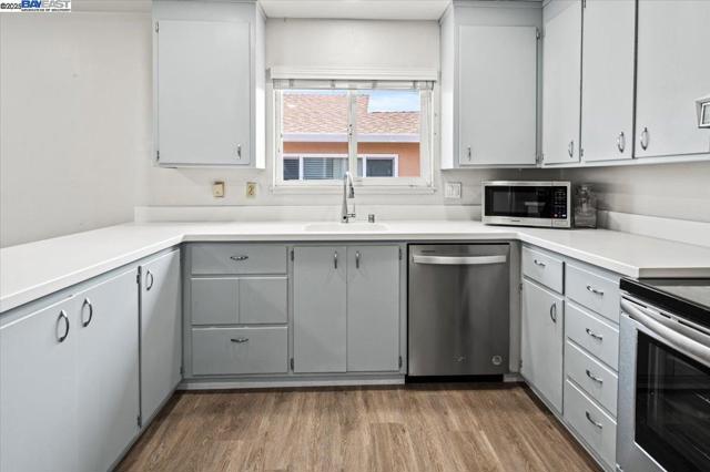 4105 Heyer Ave, Castro Valley CA: https://media.crmls.org/mediaz/411eb006-5d53-41b1-83a6-d774ef5cd49a.jpg