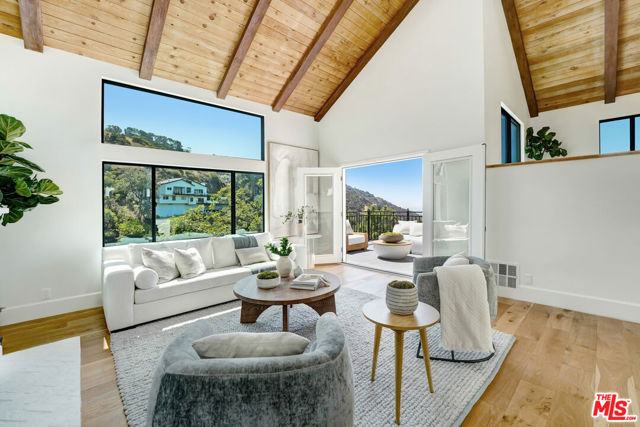 2506 Zorada Drive, Los Angeles CA: https://media.crmls.org/mediaz/411efa28-ce9d-48b4-aec8-824e3e21535c.jpg