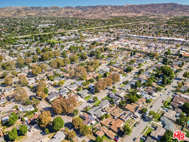 4141 Eileen Street, Simi Valley CA: https://media.crmls.org/mediaz/411f3c2d-238d-474d-aa07-18e00617b9eb.jpg