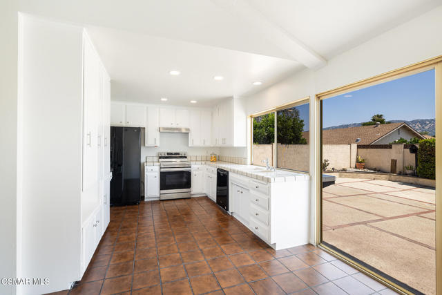 5888 E Marlies Avenue, Simi Valley CA: https://media.crmls.org/mediaz/411fc775-c388-458d-809f-6167da14677d.jpg