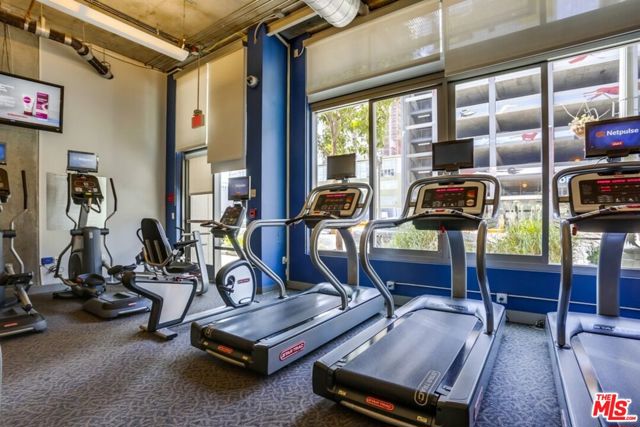 1100 S Hope Street, Los Angeles CA: https://media.crmls.org/mediaz/41204216-1637-4c48-9d39-9d49979a6dd9.jpg
