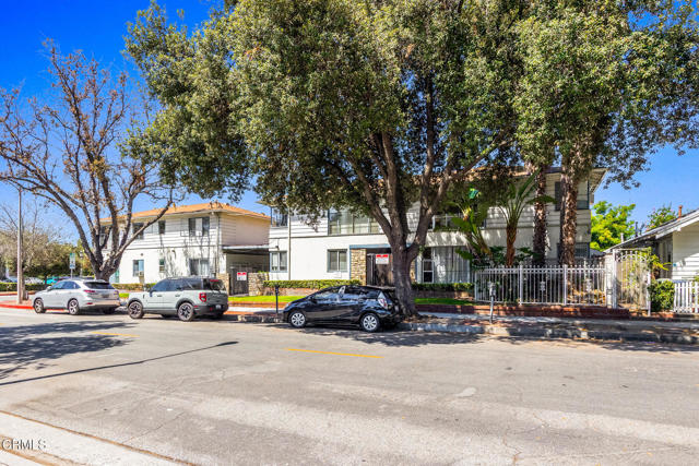 275 N Garfield Avenue, Pasadena CA: https://media.crmls.org/mediaz/41205738-b07e-4a09-9eb4-bd62d652111b.jpg