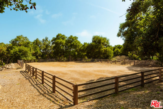 405 Toro Canyon Road, Carpinteria CA: https://media.crmls.org/mediaz/4120c027-edd1-4749-ba33-57cbe4f32a68.jpg