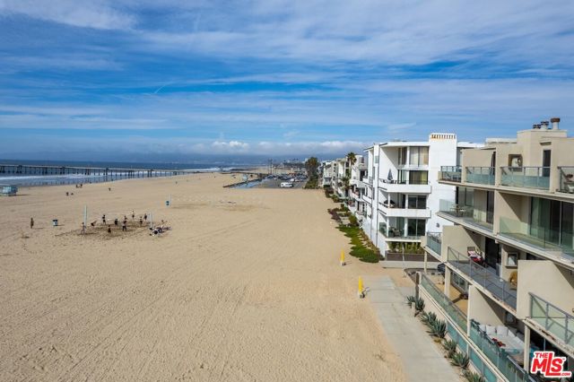 6 Eastwind Street, Marina del Rey CA: https://media.crmls.org/mediaz/41212c2d-811e-4b11-9d31-0fd855d4dd76.jpg