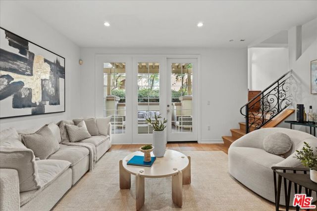 5935 Playa Vista Drive, Playa Vista CA: https://media.crmls.org/mediaz/41215e02-0a62-45d3-943c-4ea0516586e5.jpg