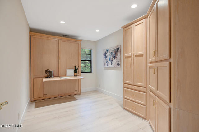 790 Spring Canyon Place, Thousand Oaks CA: https://media.crmls.org/mediaz/4121653c-4b4c-47bc-a282-32dc0ee5dcde.jpg