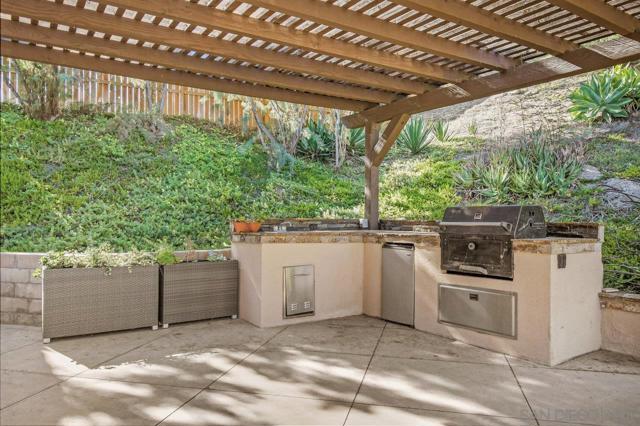 2957 Ranch Gate Rd, Chula Vista CA: https://media.crmls.org/mediaz/41216dce-ba99-455b-bcb6-10609debe774.jpg