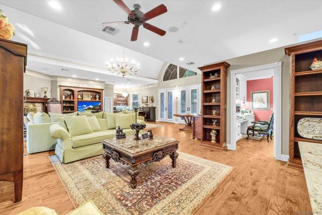 45455 Lorenz Ln, Temecula CA: https://media.crmls.org/mediaz/4121c388-6c39-484e-a4f2-d84552239714.jpg