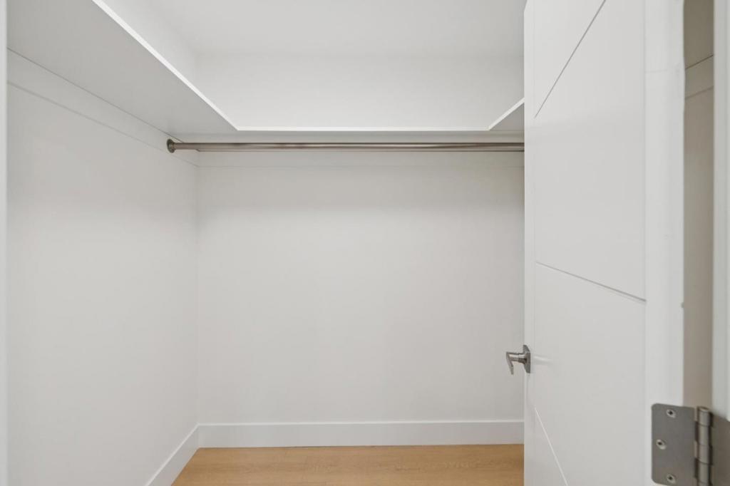 https://media.crmls.org/mediaz/4121c816-218e-4717-81df-810ab05f30f9.jpg?preset=X-Large