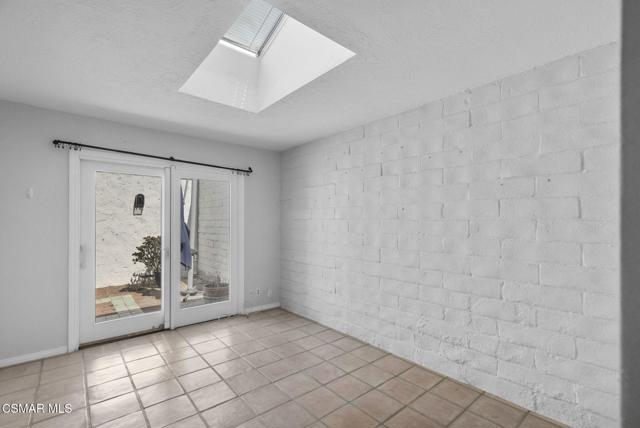 4411 Regents Court, Westlake Village CA: https://media.crmls.org/mediaz/4121cabd-626e-45be-b195-f683ec3d7c96.jpg