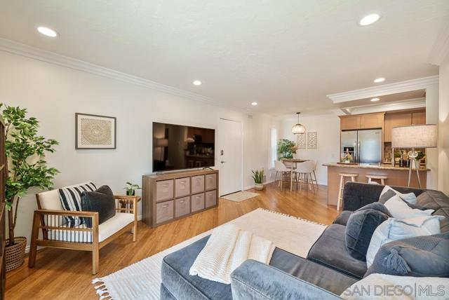 3157 Evening Way, La Jolla CA: https://media.crmls.org/mediaz/4121dac4-7ad1-48fb-926c-87656fef656e.jpg