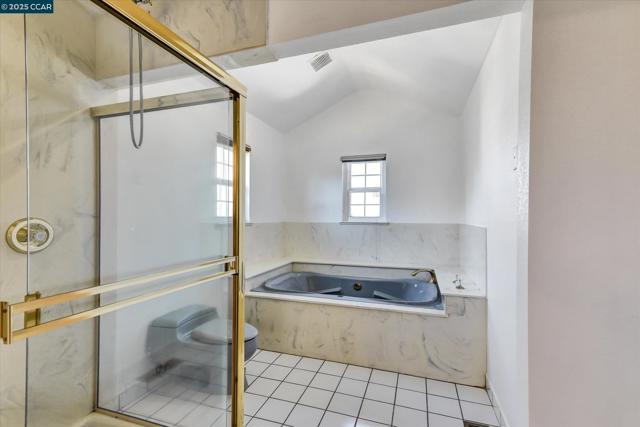 1069 16Th St, Oakland CA: https://media.crmls.org/mediaz/4121ee96-dff3-4079-9c7a-c1985964706b.jpg