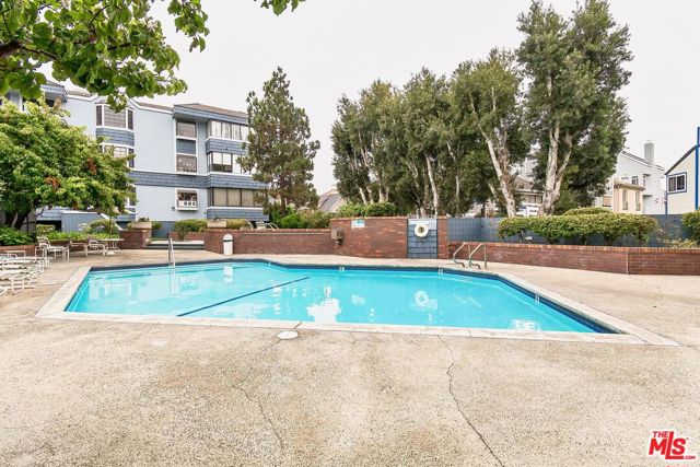 311 Bora Bora Way, Marina del Rey CA: https://media.crmls.org/mediaz/4121fe9c-f4e6-4337-8aa2-873bc59bb3d1.jpg
