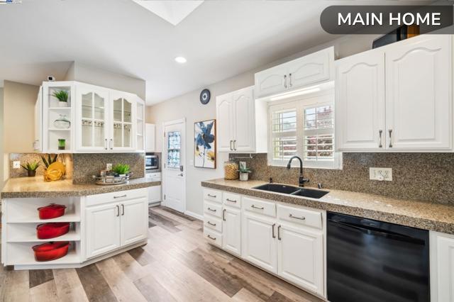 507 Maple St, Livermore CA: https://media.crmls.org/mediaz/4123e06e-9349-4722-9485-b335c73cf172.jpg
