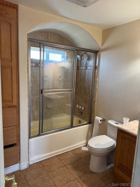 796 98 W Washington Ave, El Cajon CA: https://media.crmls.org/mediaz/4123e782-e46a-4725-beb3-4337cb7b74b7.jpg