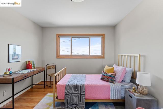 11718 Cranford Way, Oakland CA: https://media.crmls.org/mediaz/4124a665-1a47-44b8-a402-f5efa988f907.jpg