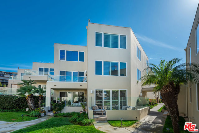 7301 Vista Del Mar, Playa del Rey CA: https://media.crmls.org/mediaz/4124df14-1722-477d-9047-ea84ae44f609.jpg