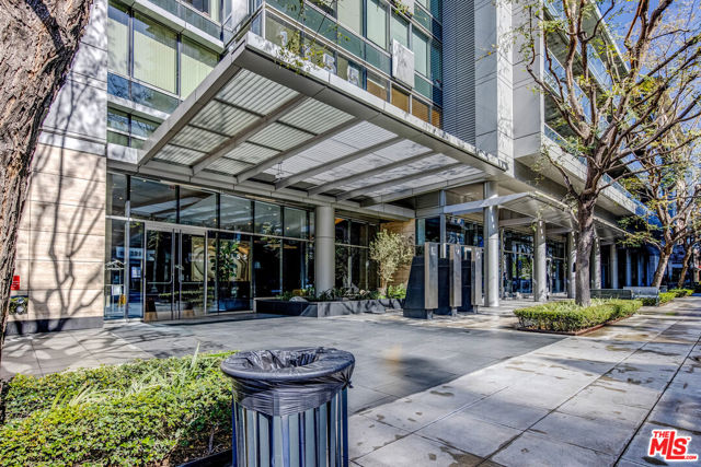 1155 S Grand Avenue, Los Angeles CA: https://media.crmls.org/mediaz/412600f5-1efa-4e20-a874-555f6e9b6521.jpg