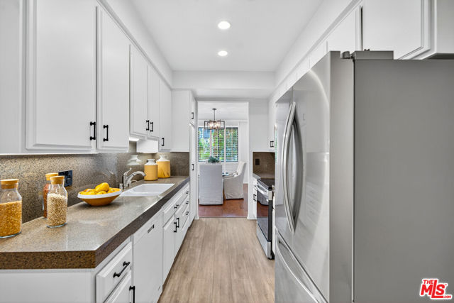311 Bora Bora Way, Marina del Rey CA: https://media.crmls.org/mediaz/41260d9a-23ff-43ce-a811-8bfba8aa976d.jpg