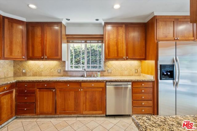 4385 Camellia Avenue, Studio City CA: https://media.crmls.org/mediaz/41262ee4-8d61-4e9e-916f-f578e4ba6acd.jpg