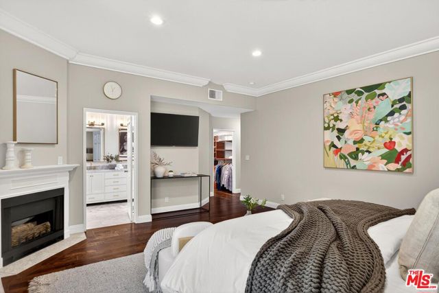 315 N Swall Drive, Beverly Hills CA: https://media.crmls.org/mediaz/41275315-e167-48ee-926a-bf210353fa7d.jpg