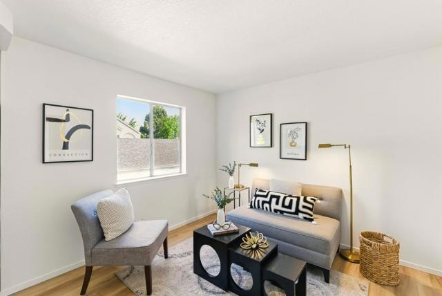 830 Portwalk Place, Redwood City CA: https://media.crmls.org/mediaz/4127949f-5d32-4f9f-b6fc-f92b2dddde15.jpg