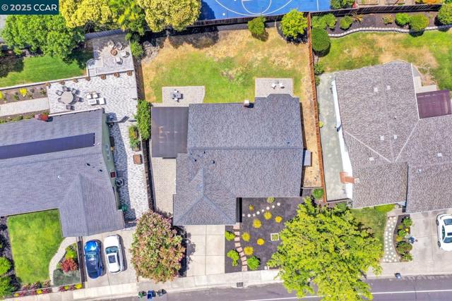 9821 Broadmoor Dr, San Ramon CA: https://media.crmls.org/mediaz/4127a3c0-a302-46c0-a562-254ed0b62ef8.jpg