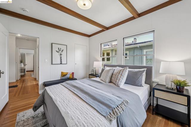 21 Portsmouth Road, Piedmont CA: https://media.crmls.org/mediaz/4127b79a-6bb9-4a31-a08a-193be0d1889a.jpg