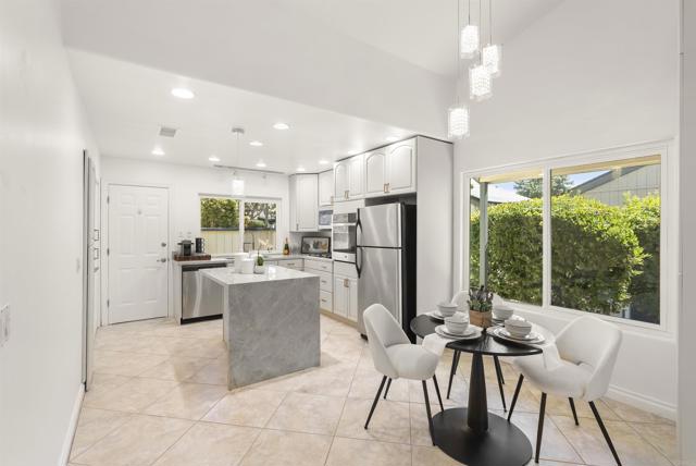 Detail Gallery Image 4 of 26 For 204 Cerco Rosado, San Marcos,  CA 92069 - 2 Beds | 2 Baths